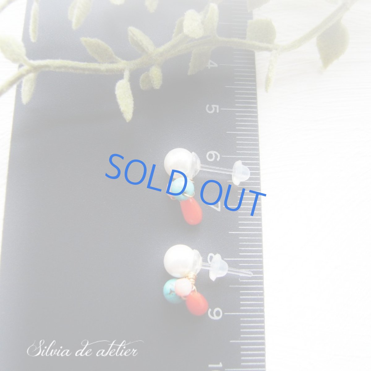 画像2: 〜プチピアス〜ターコイズ＆天然コーラル　プラスチックパール＆淡水パール　樹脂ポスト　ピアス (2)