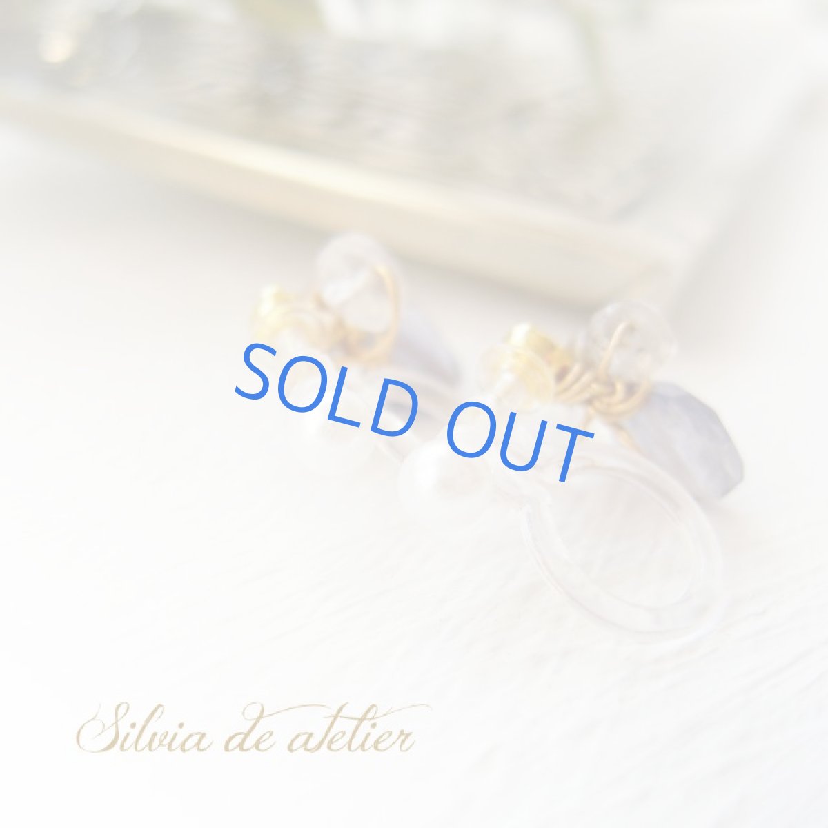 画像3: 〜プチクリップ〜　アイオライト＆淡水パール　リバーシブル　樹脂製ひ型イヤークリップ (3)