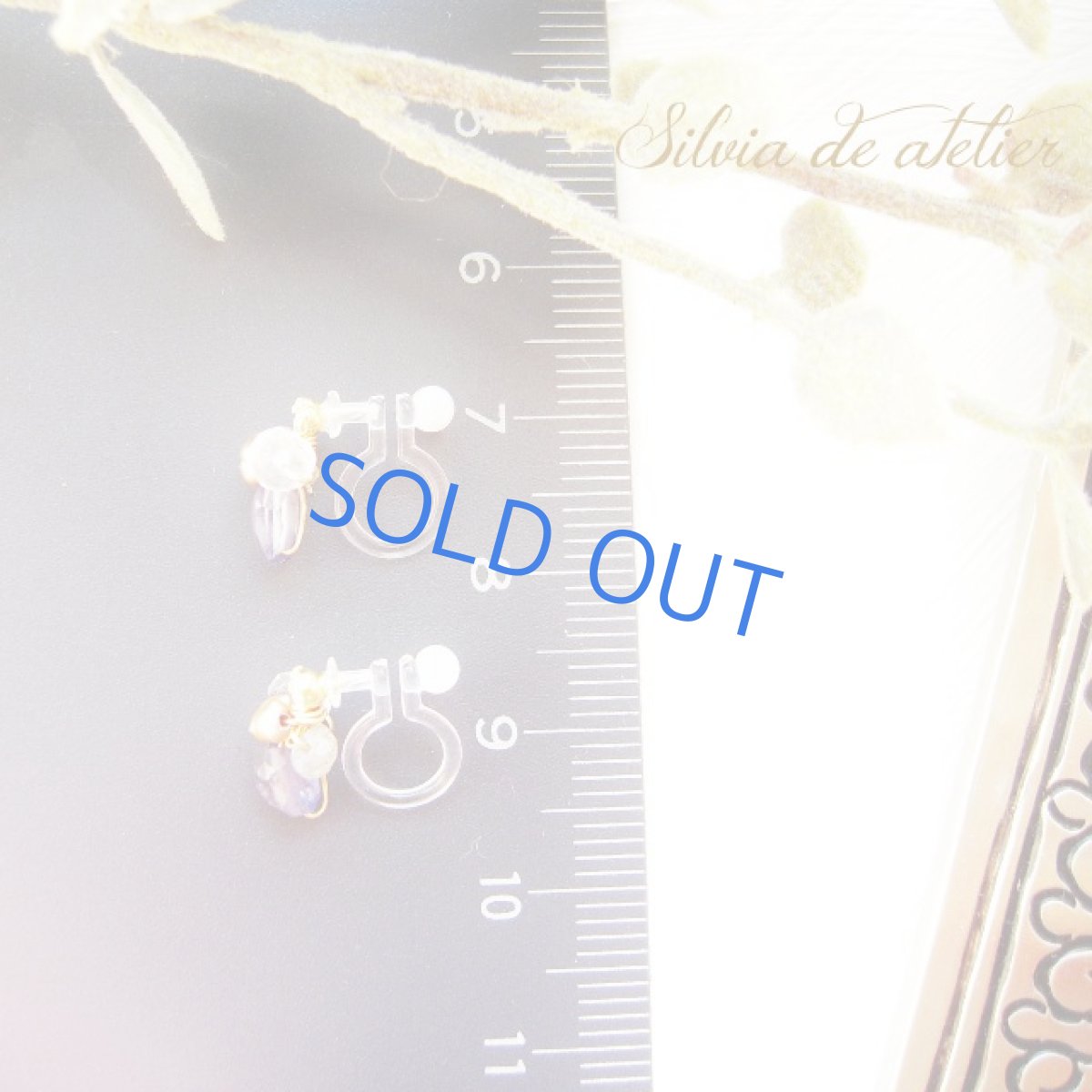 画像2: 〜プチクリップ〜　アイオライト＆淡水パール　リバーシブル　樹脂製ひ型イヤークリップ (2)