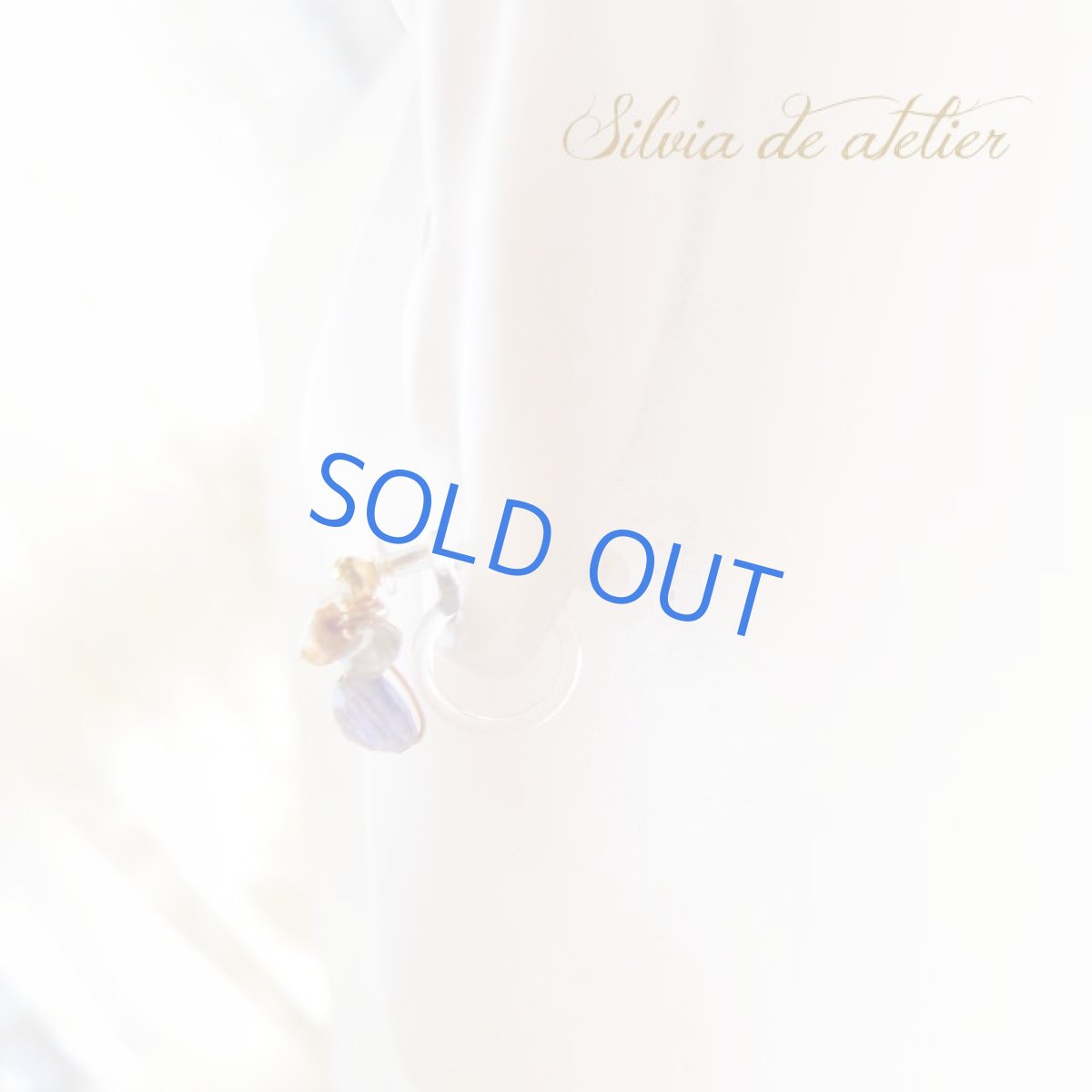 画像4: 〜プチクリップ〜　アイオライト＆淡水パール　リバーシブル　樹脂製ひ型イヤークリップ (4)