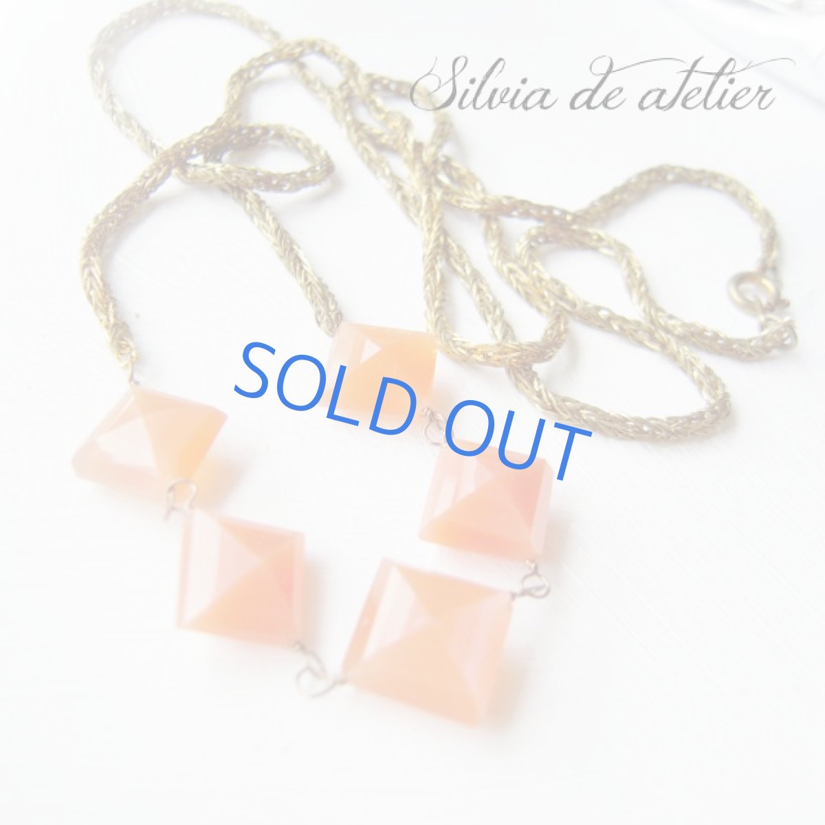 画像2: オレンジムーンストーン　ダイスカット　vintageチェーン　ミディアムネックレス（アジャスターなし） (2)