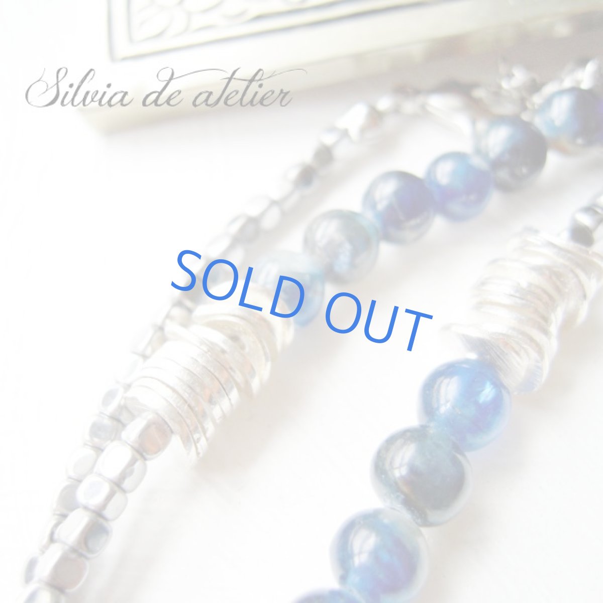 画像3: ケニア産カイヤナイト　ラウンド　ヘマタイトシルバーコーティングビーズ　ロングネックレス (3)