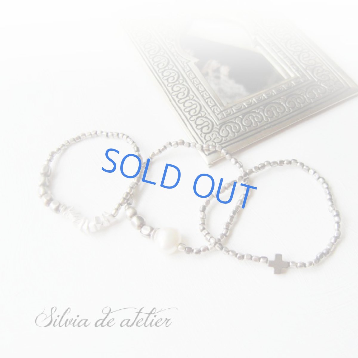 画像2: 淡水パール　ヘマタイトクロス　アンティークシルバービーズ　3連ブレスレット (2)