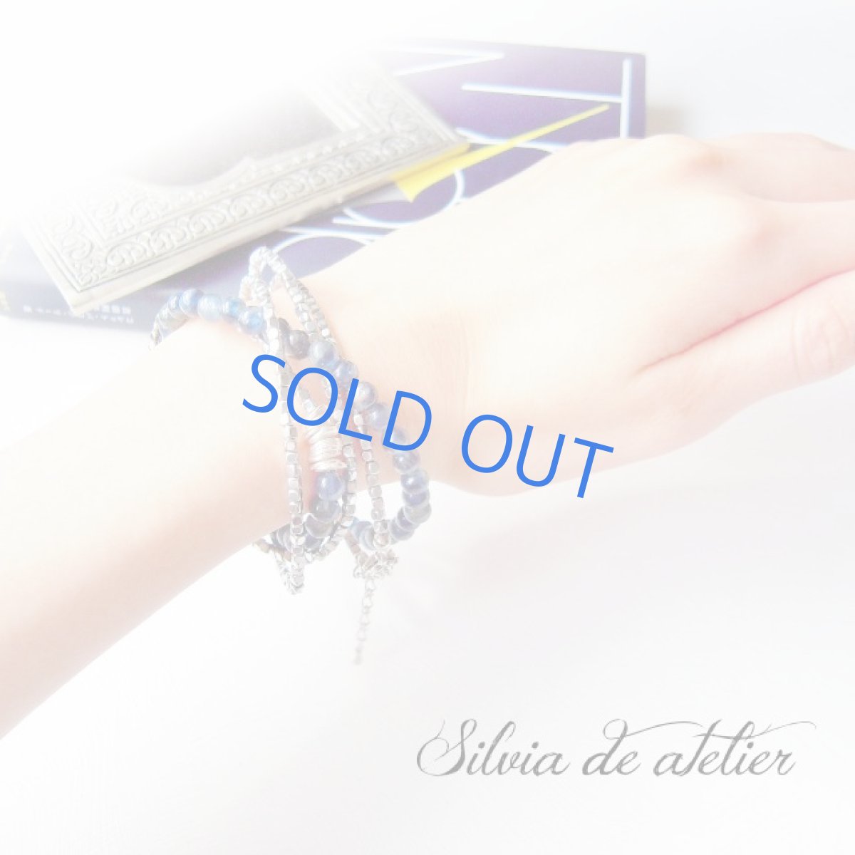 画像4: ケニア産カイヤナイト　ラウンド　ヘマタイトシルバーコーティングビーズ　ロングネックレス (4)