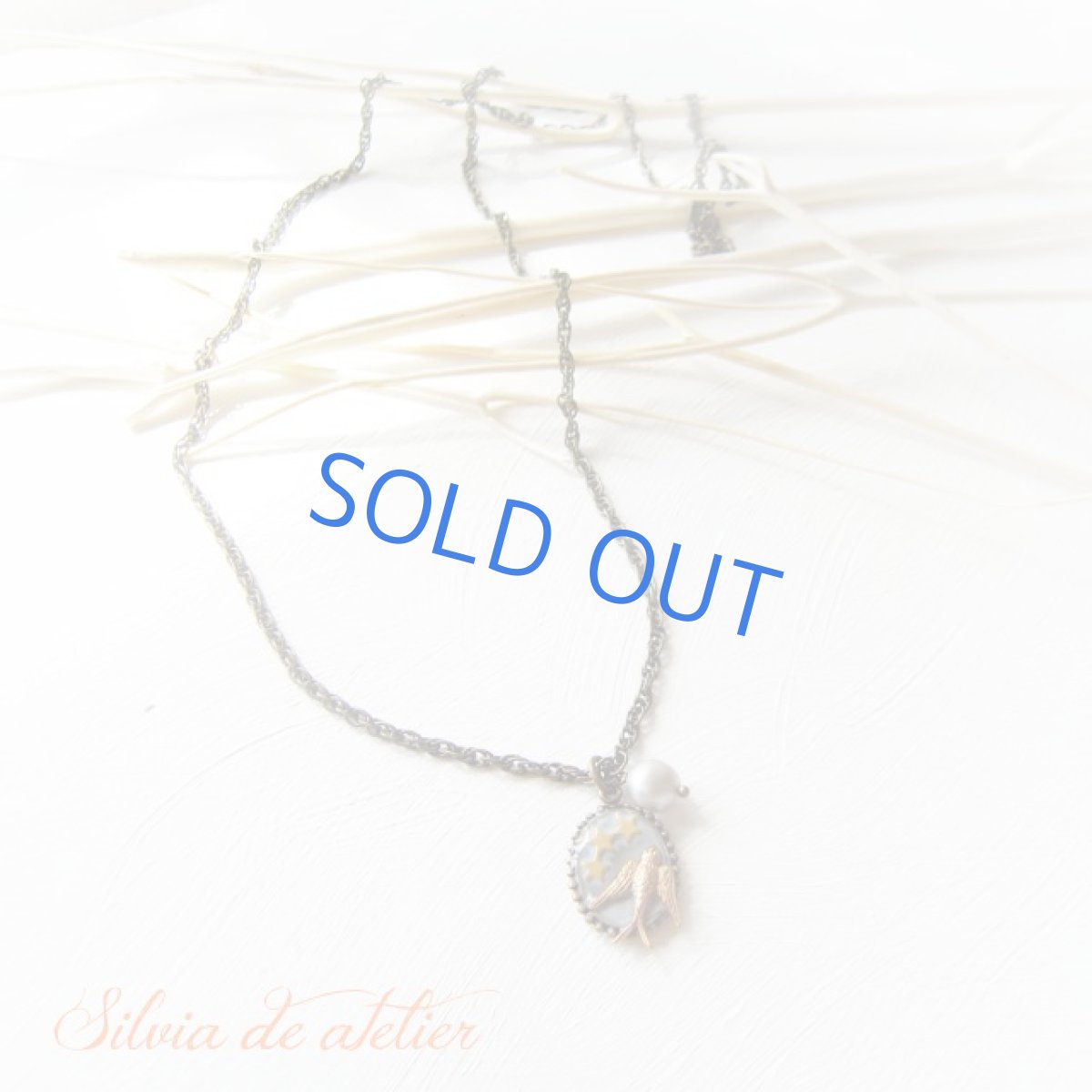 画像2: 【Storyシリーズ】よだかの星　3つ星　樹脂カボション　アンティークゴールドチェーン　ロングネックレス＜C＞ (2)