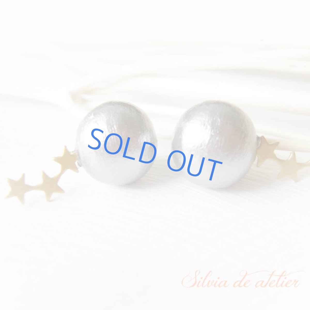 画像2: 3つ星ゴールド　12mm玉　シルバーグレーコットンパール　14kgfスタッドピアス (2)