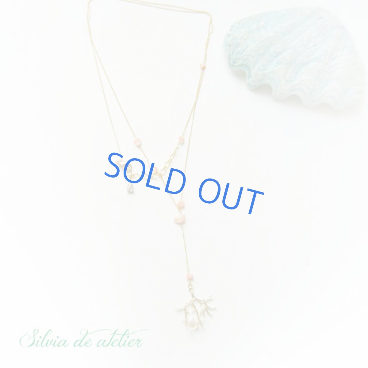 画像2: 天然ピンクコーラル　コーラルチャーム　ゴールドチェーン　Y字　　ネックレス（ロングタイプ） (2)