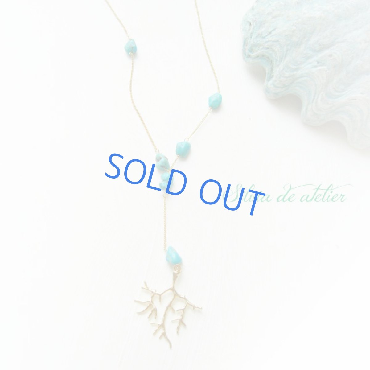 画像4: ターコイズタンブル　コーラルチャーム　ゴールドチェーン　Y字　　ネックレス（ロングタイプ） (4)