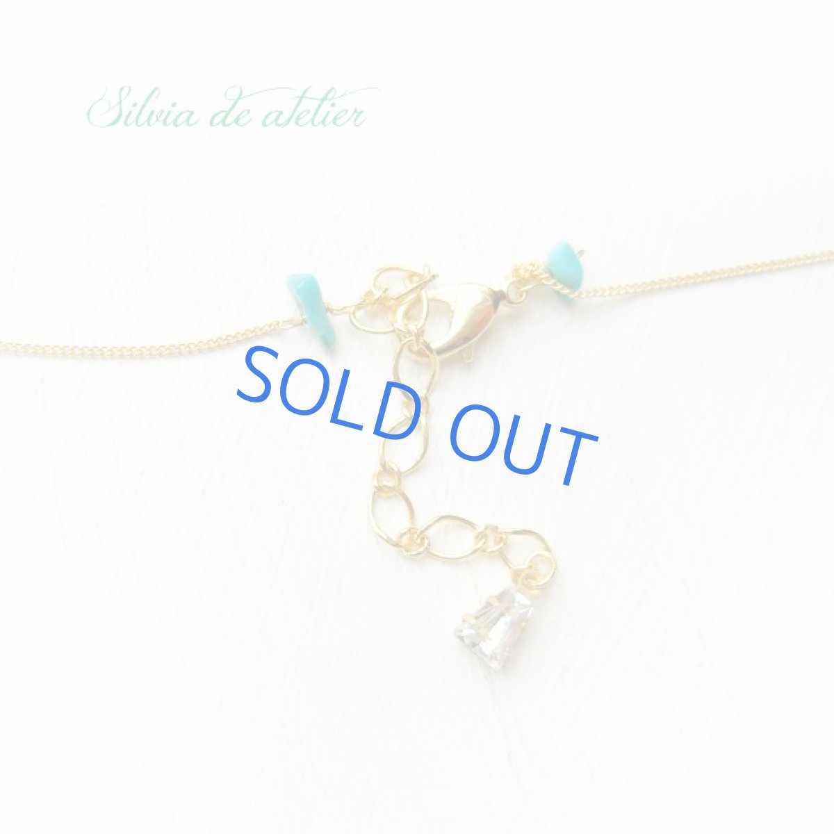 画像3: ブルー　ターコイズタンブル　コーラルチャーム　ゴールドチェーン　Y字　　ネックレス（ミディアムタイプ） (3)