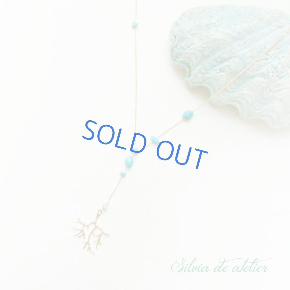 画像7: ブルー　ターコイズタンブル　コーラルチャーム　ゴールドチェーン　Y字　　ネックレス（ミディアムタイプ） (7)