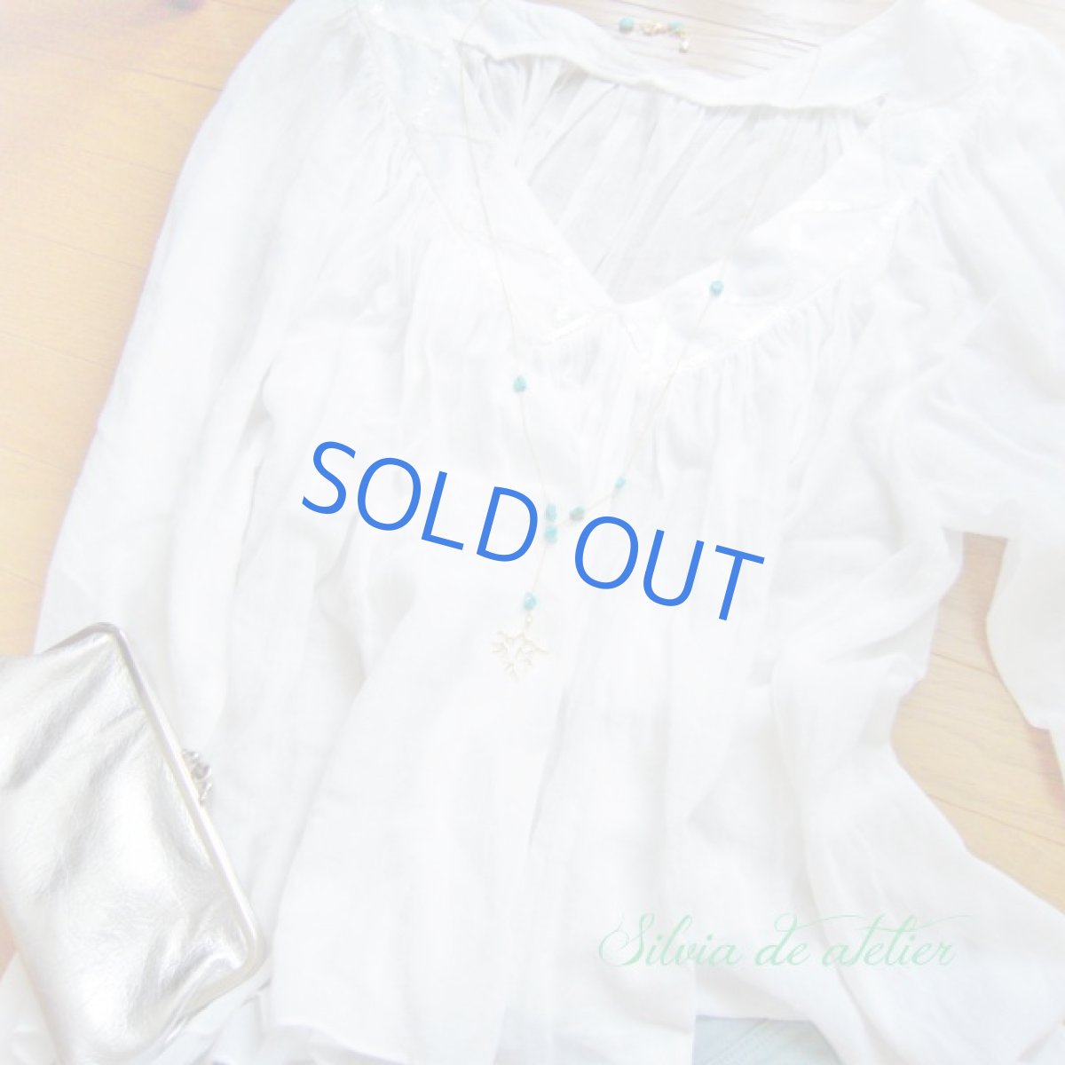 画像2: ターコイズタンブル　コーラルチャーム　ゴールドチェーン　Y字　　ネックレス（ロングタイプ） (2)