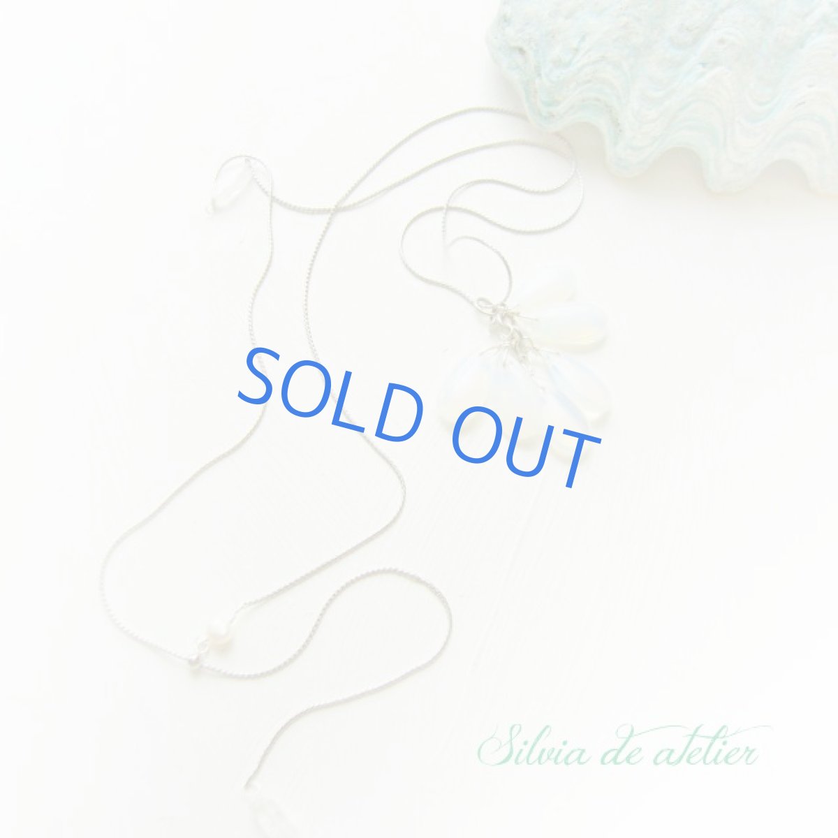 画像4: オパールグラス　ペアシェイプ　フリンジ　ストリングスチェーン　シルバーカラー　ロングネックレス (4)