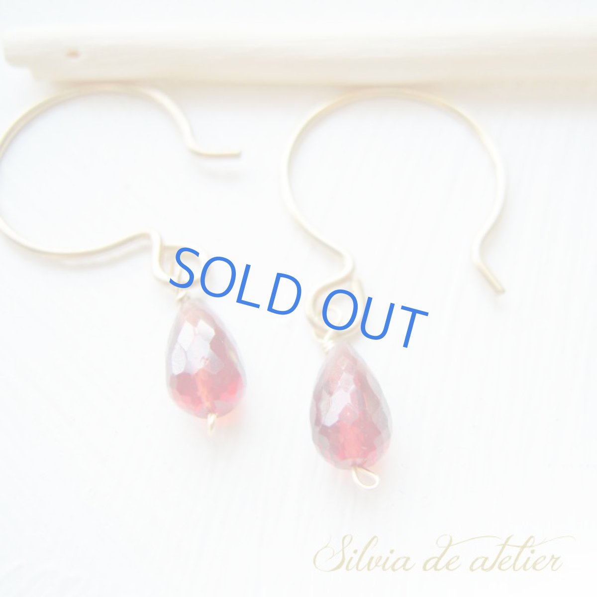 画像3: モザンビークガーネット　ブリオレットドロップ　14kgf　ラウンドフックピアス (3)