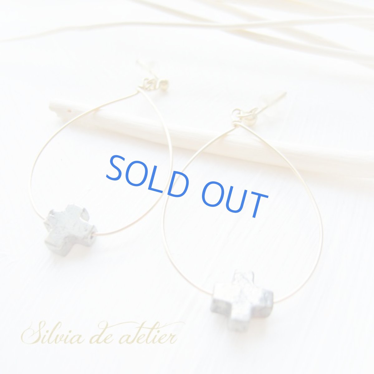 画像2: へマタイトクロス　ティアドロップ　ワイヤー　14kgf　スタッドピアス (2)