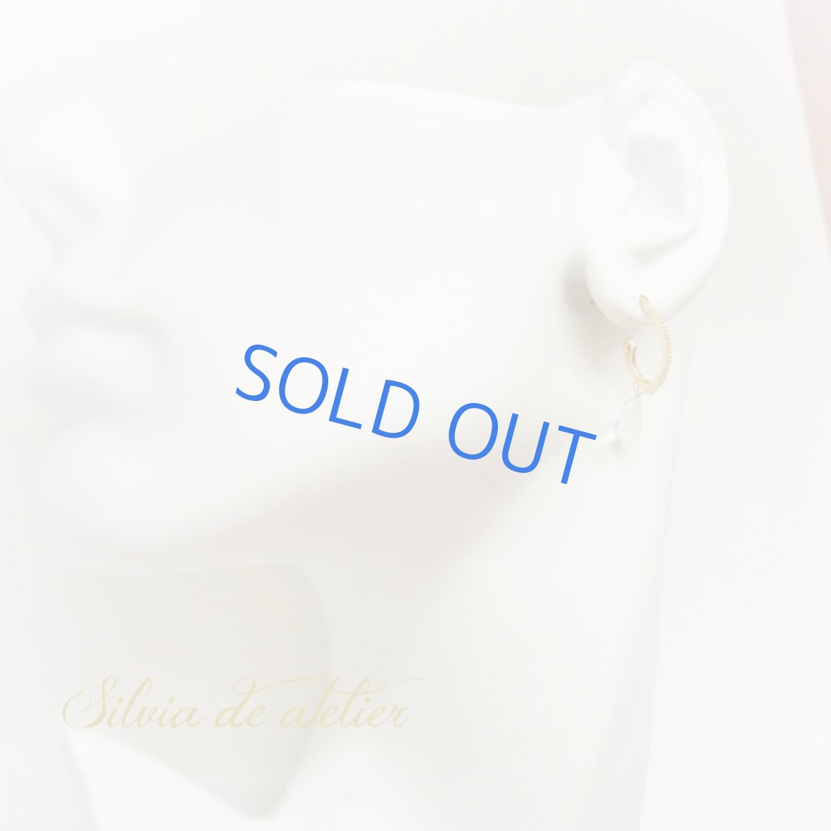 画像3: AAAブルームーンストーン　スムースドロップ　一粒　ゴールドメッキ　Vフックチタンポストピアス (3)