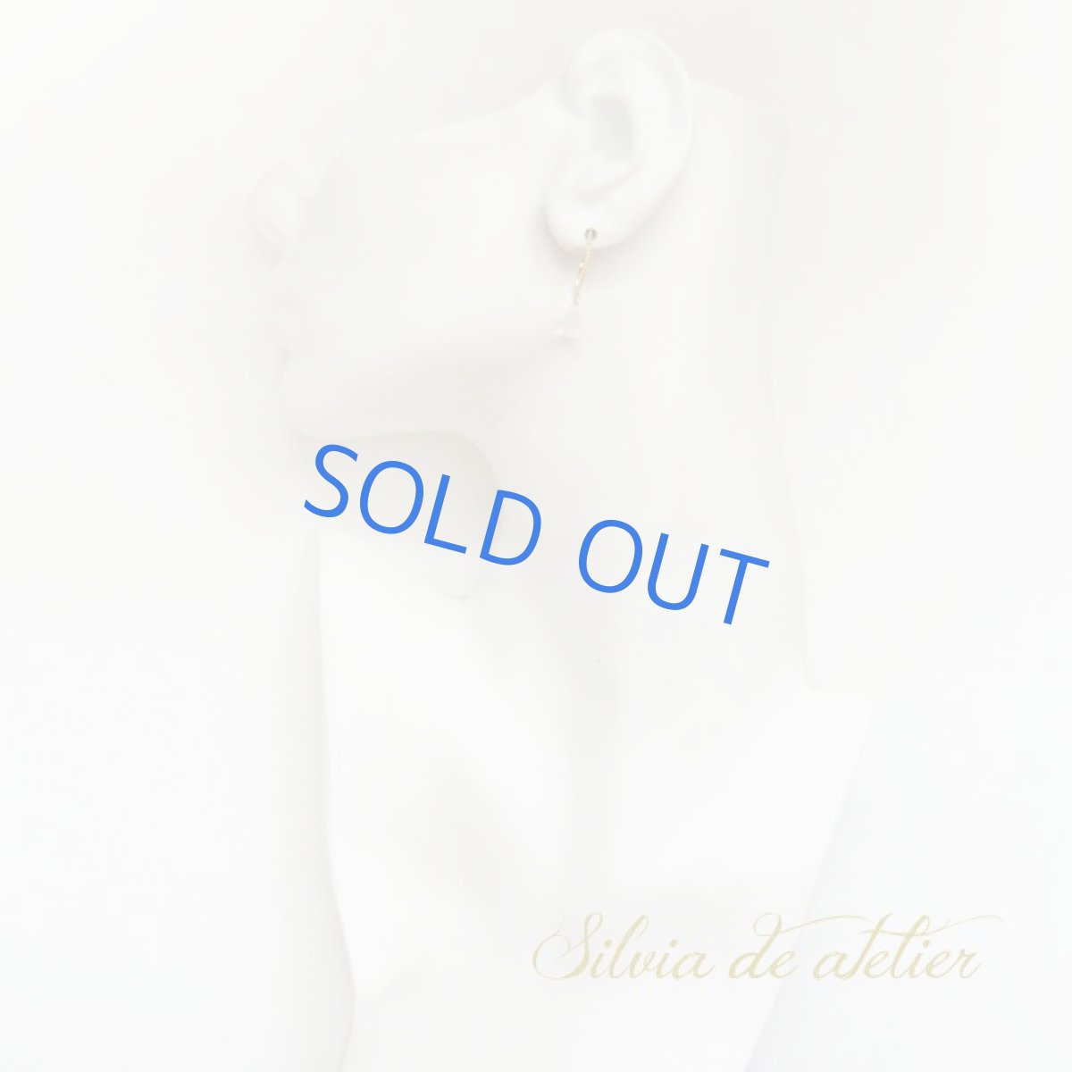 画像4: AAAブルームーンストーン　スムースドロップ　一粒　ゴールドメッキ　Vフックチタンポストピアス (4)