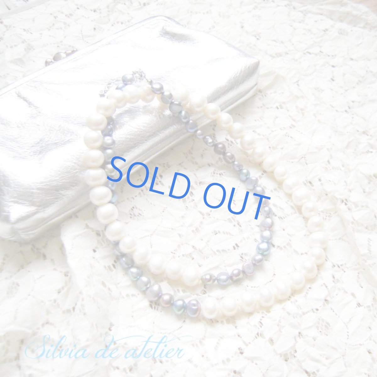 画像2: 再入荷　ネイビーグレー　淡水パール＆ホワイト淡水パールバロック　バイカラー　ロングネックレス (2)