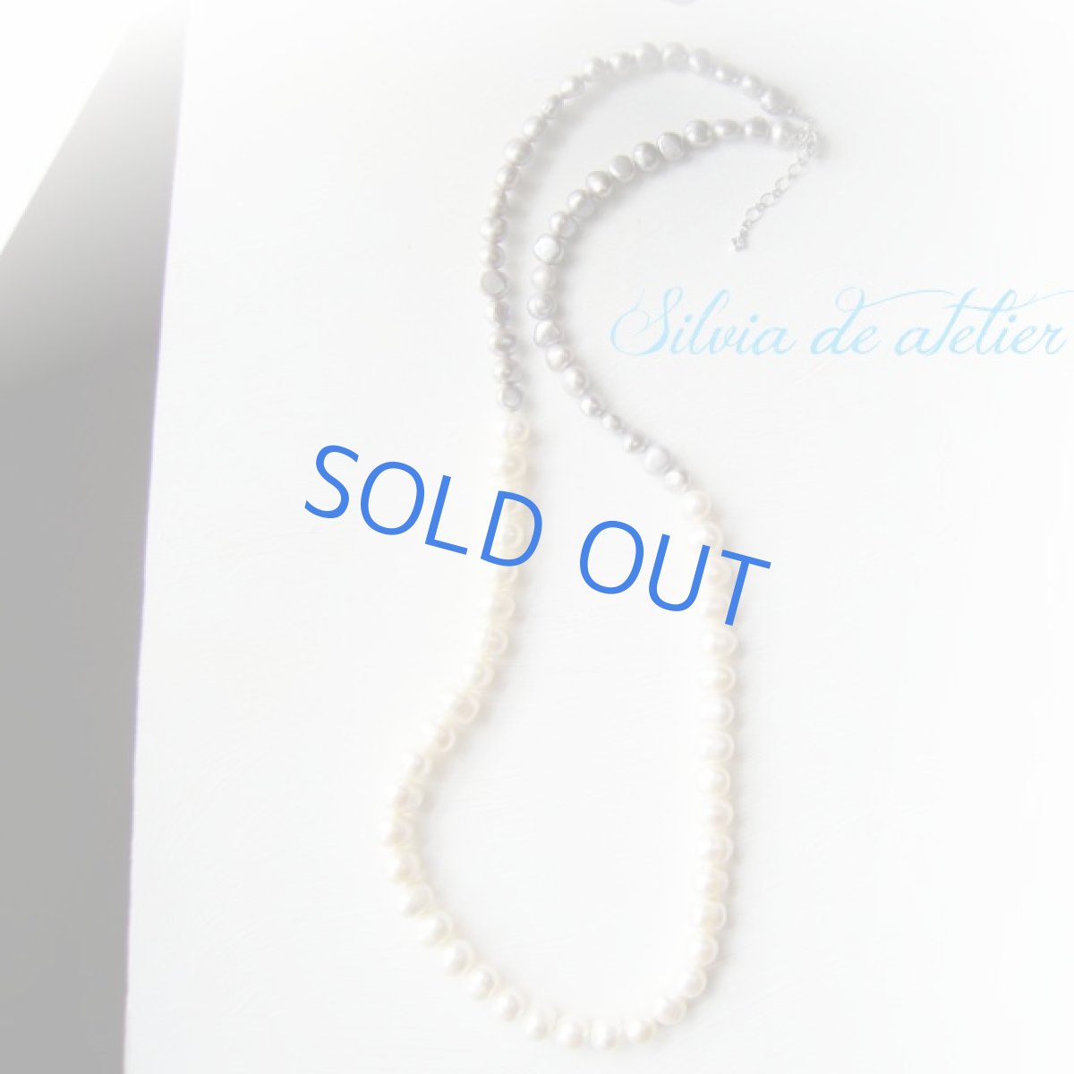 画像2: シルバーグレー淡水パール＆ホワイト淡水パールバロック　バイカラー　ロングネックレス (2)