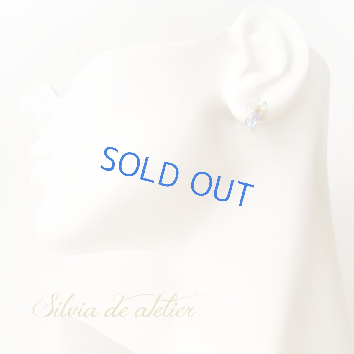 画像4: 〜プチクリップ〜　カイヤナイト＆アクアマリン　ゴールドメッキ製ひ型イヤークリップ (4)