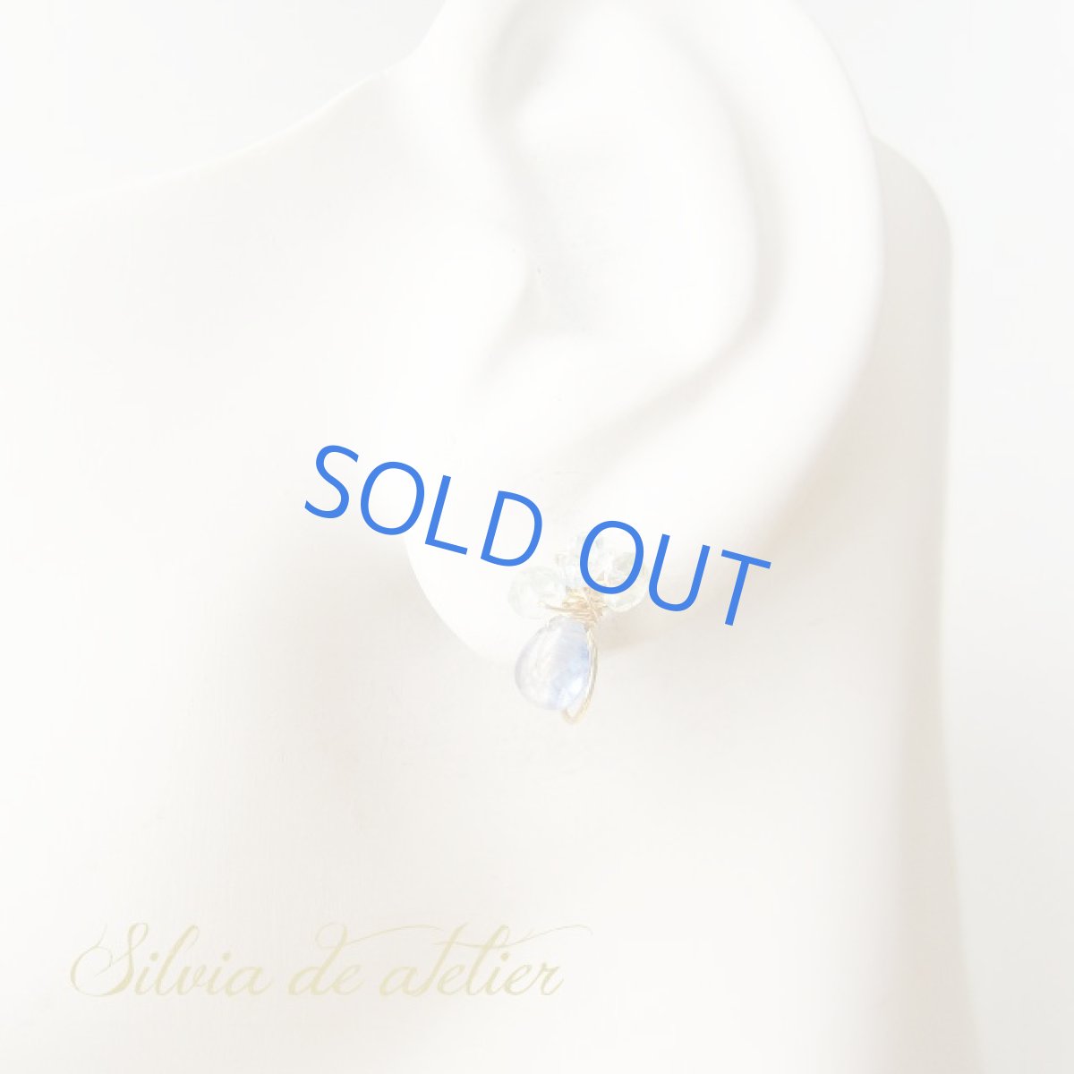 画像3: 〜プチクリップ〜　カイヤナイト＆アクアマリン　ゴールドメッキ製ひ型イヤークリップ (3)