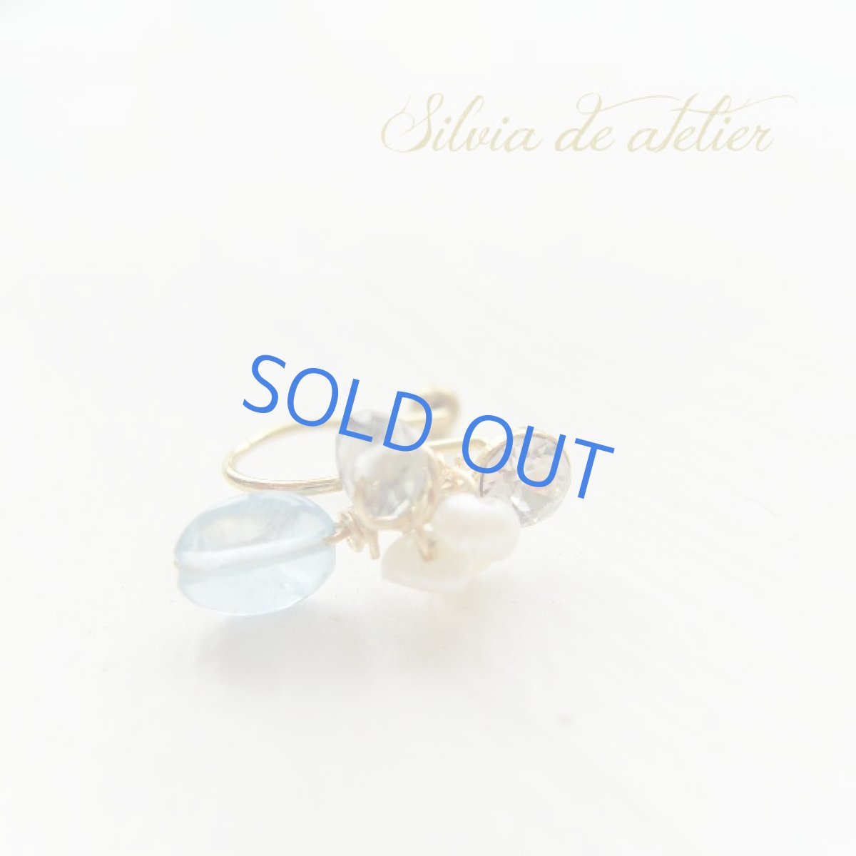 画像2: 〜プチクリップ〜　ブルーアクアマリンオーバル＆サファイヤ　アシンメトリー　ゴールドメッキ製ひ型イヤークリップ (2)