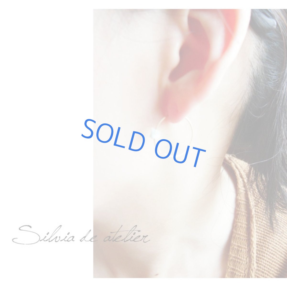 画像2: モザンビーク産エメラルド　ラフロックタンブル　ワイヤー　フープ　14kgfピアス (2)