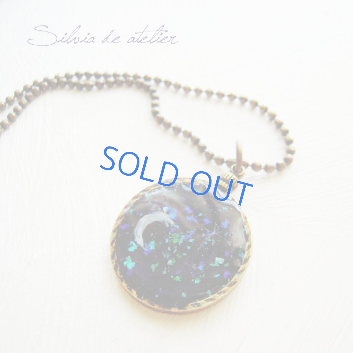 画像2: 【Cosmic　シリーズ】　ボトルの中の宇宙　樹脂カボション　アンティークゴールド　ロングネックレス (2)