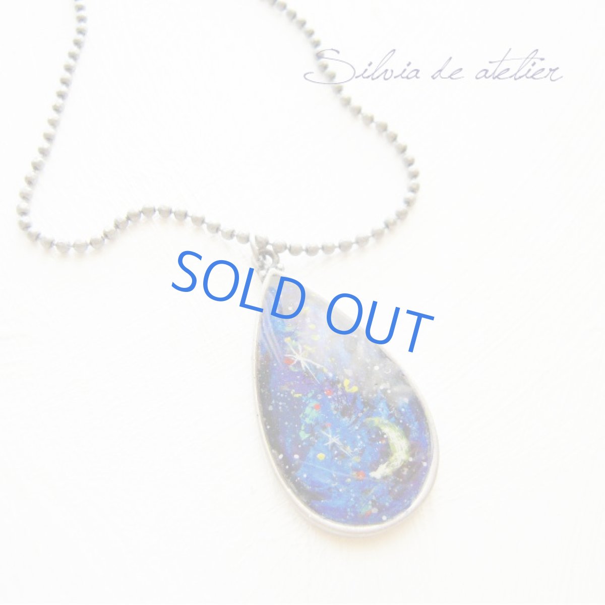 画像3: 【Cosmic　シリーズ】　夜空に浮かぶ三日月　樹脂カボション　アンティークシルバー　ロングネックレス (3)