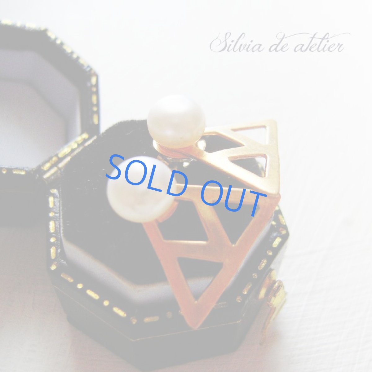 画像2: 真鍮製トライアングル　透かしパーツ　6mm淡水パール　14kgf　スタッドピアス (2)