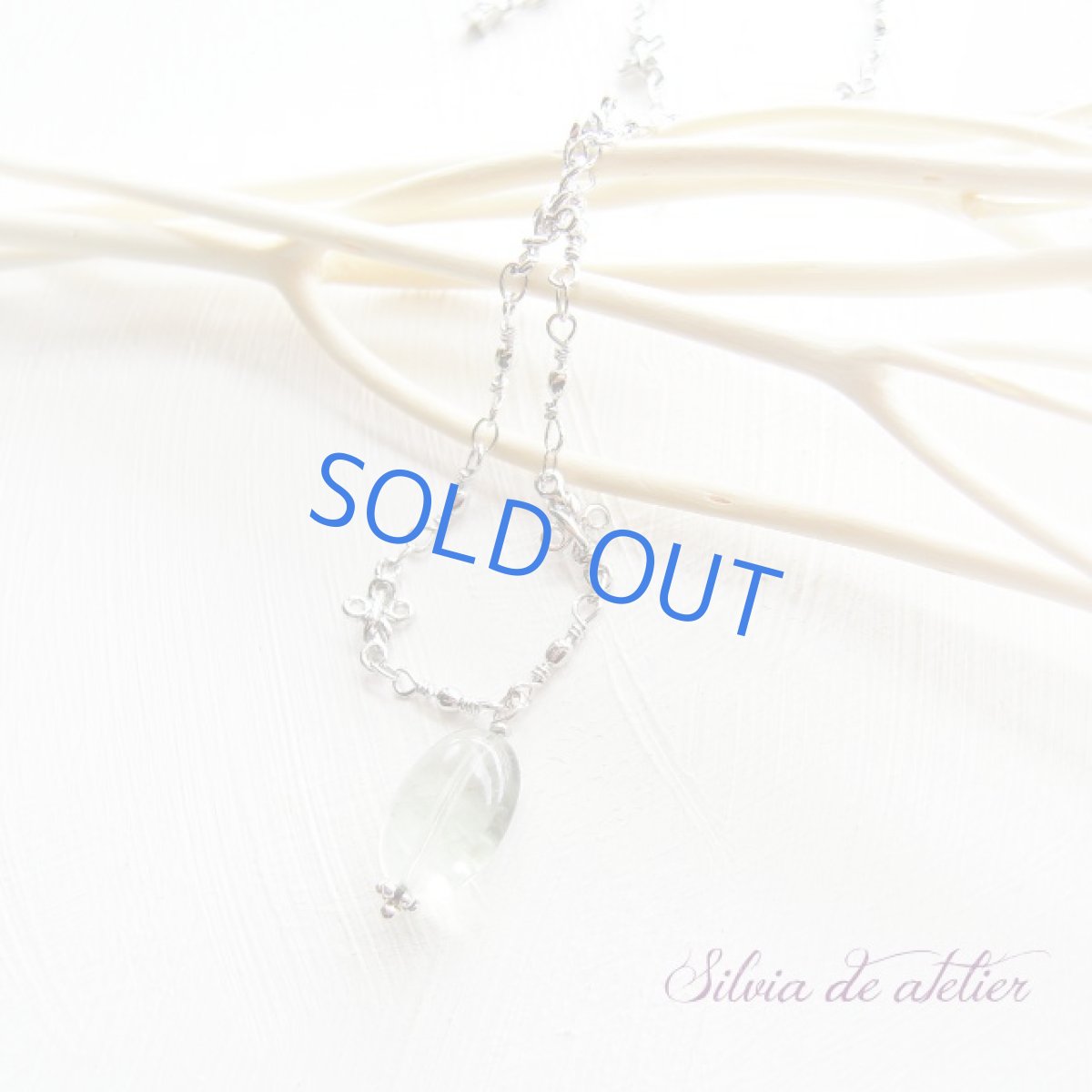 画像2: グリーンフローライトタンブル　オーバル　デザインロングチェーン　シルバーネックレス (2)