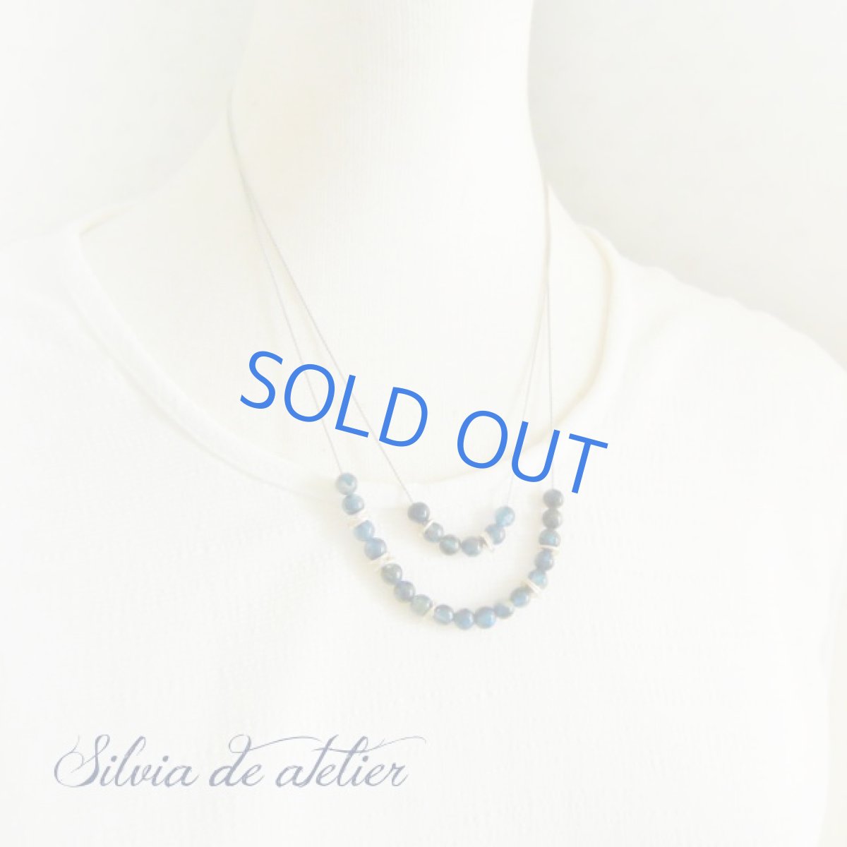 画像2: ケニア産カイヤナイト　ラウンド　シルバービーズ　ストリングスチェーン　93cmロングネックレス (2)