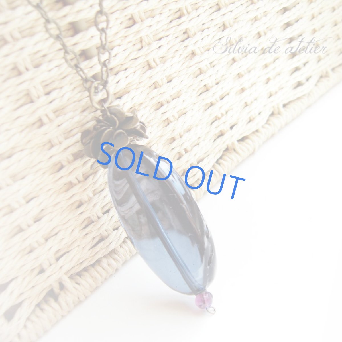 画像2: ブルーグリーンアクリル　オーバル　一粒　アンティークゴールド　ミディアム　ネックレス (2)