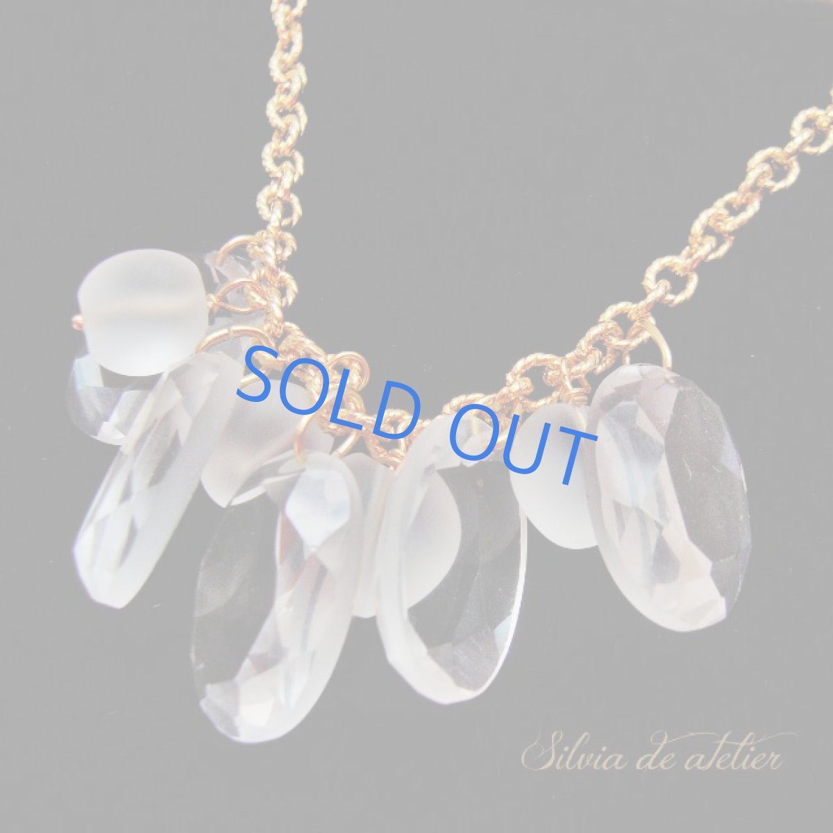 画像4: フロストクォーツ＆シャンデリアオーバルグラスジェム　フリンジ　デザインショート　ゴールド　ネックレス (4)