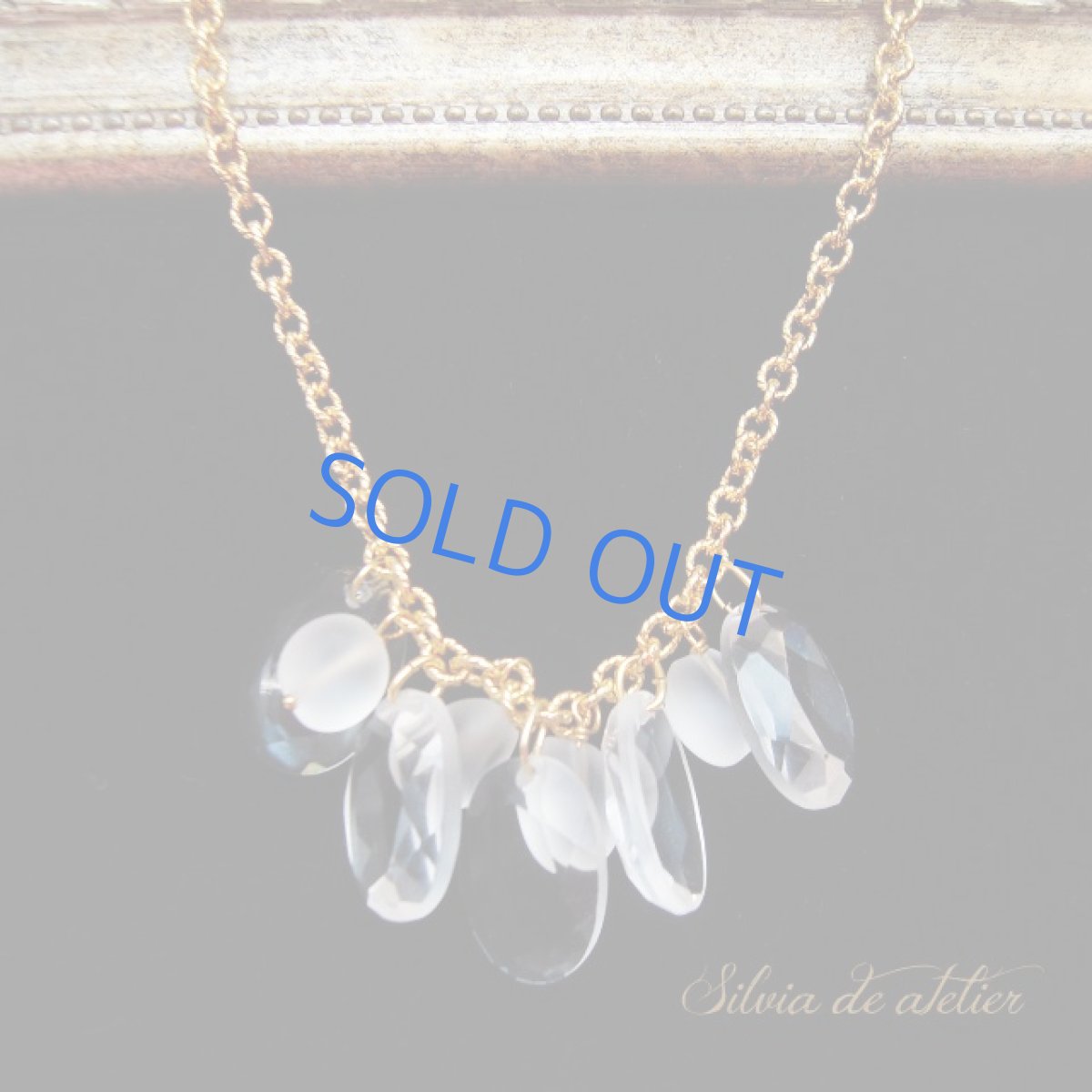 画像2: フロストクォーツ＆シャンデリアオーバルグラスジェム　フリンジ　デザインショート　ゴールド　ネックレス (2)