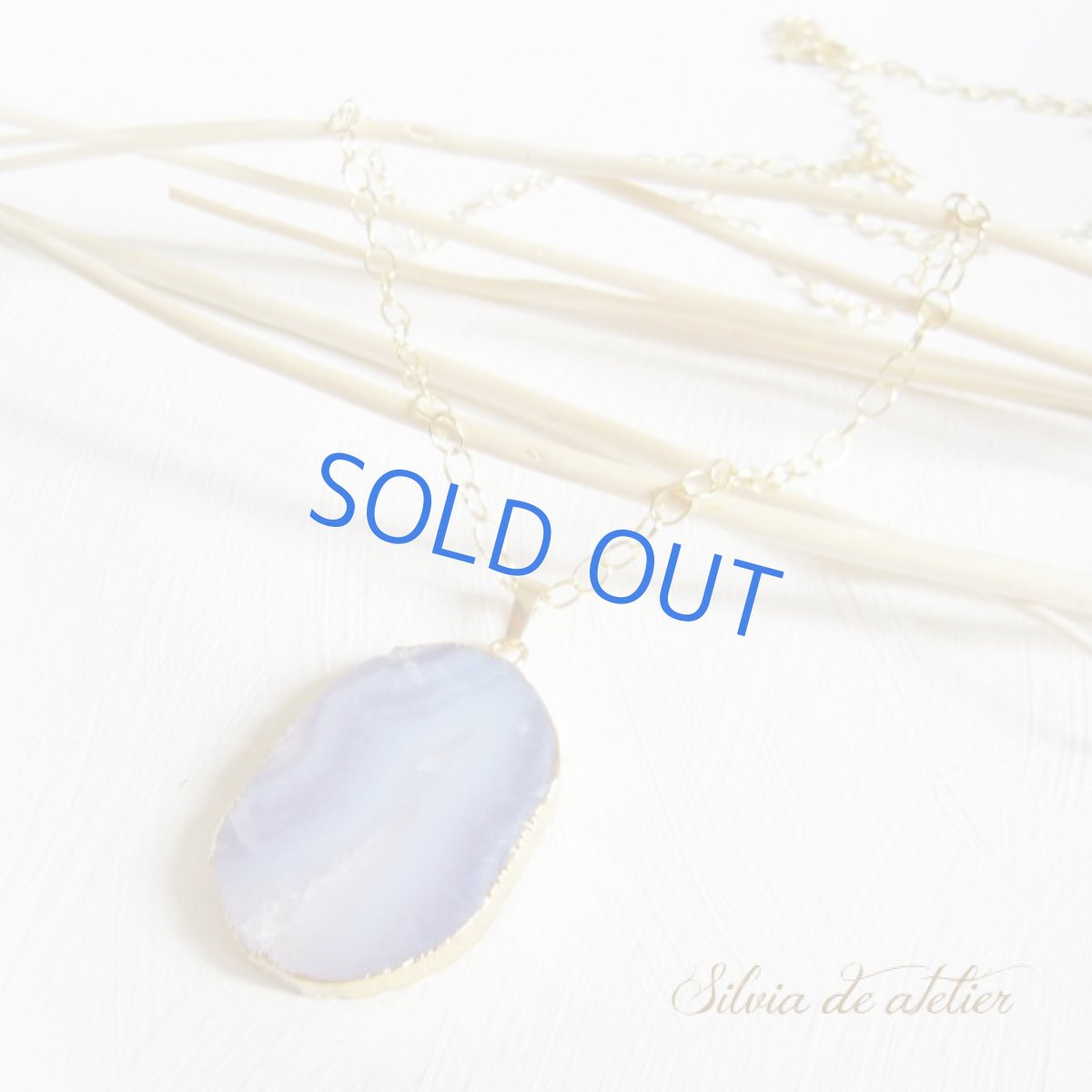 画像2: ◇Stone　Age◇１点もの　ドゥルージー　ブルーレースアゲート　ペンダント　ゴールドネックレス (2)