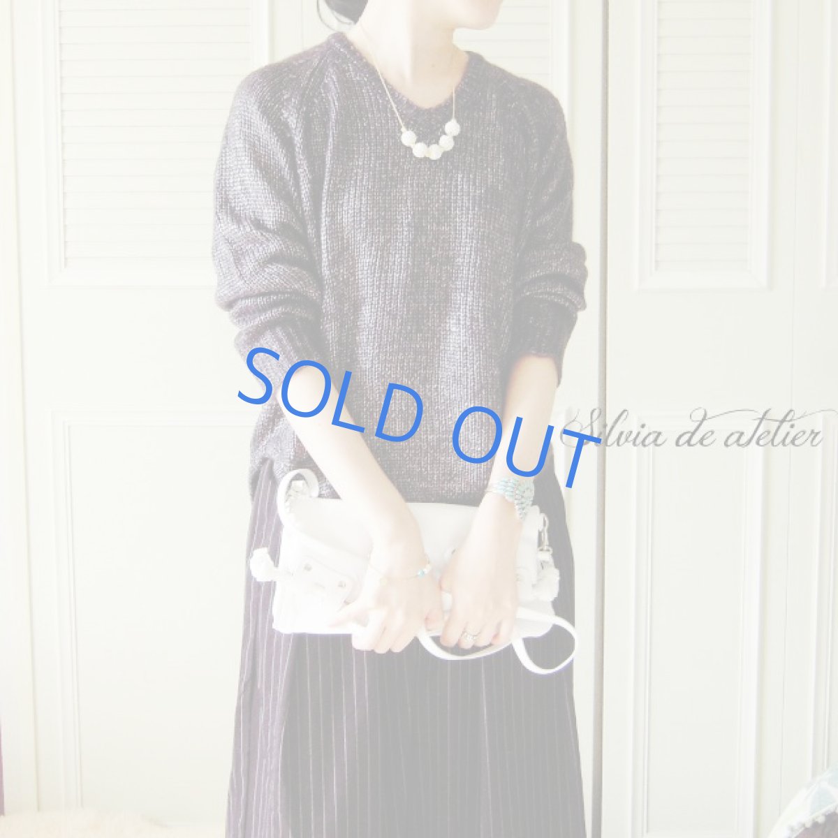 画像4: 残り１　ホワイトビーズ　ボンボンボール　デザインミディアム　ゴールド　ネックレス (4)