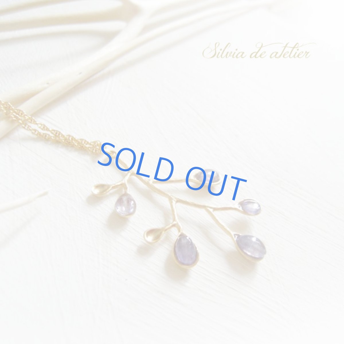 画像3: AAAタンザナイト　５粒使用♪　マットゴールドリーフ　ゴールド　デザインチェーンネックレス　ロング (3)