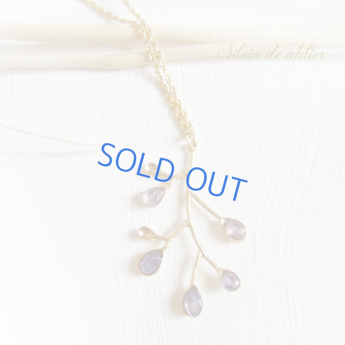 画像2: AAAタンザナイト　５粒使用♪　マットゴールドリーフ　ゴールド　デザインチェーンネックレス　ロング (2)