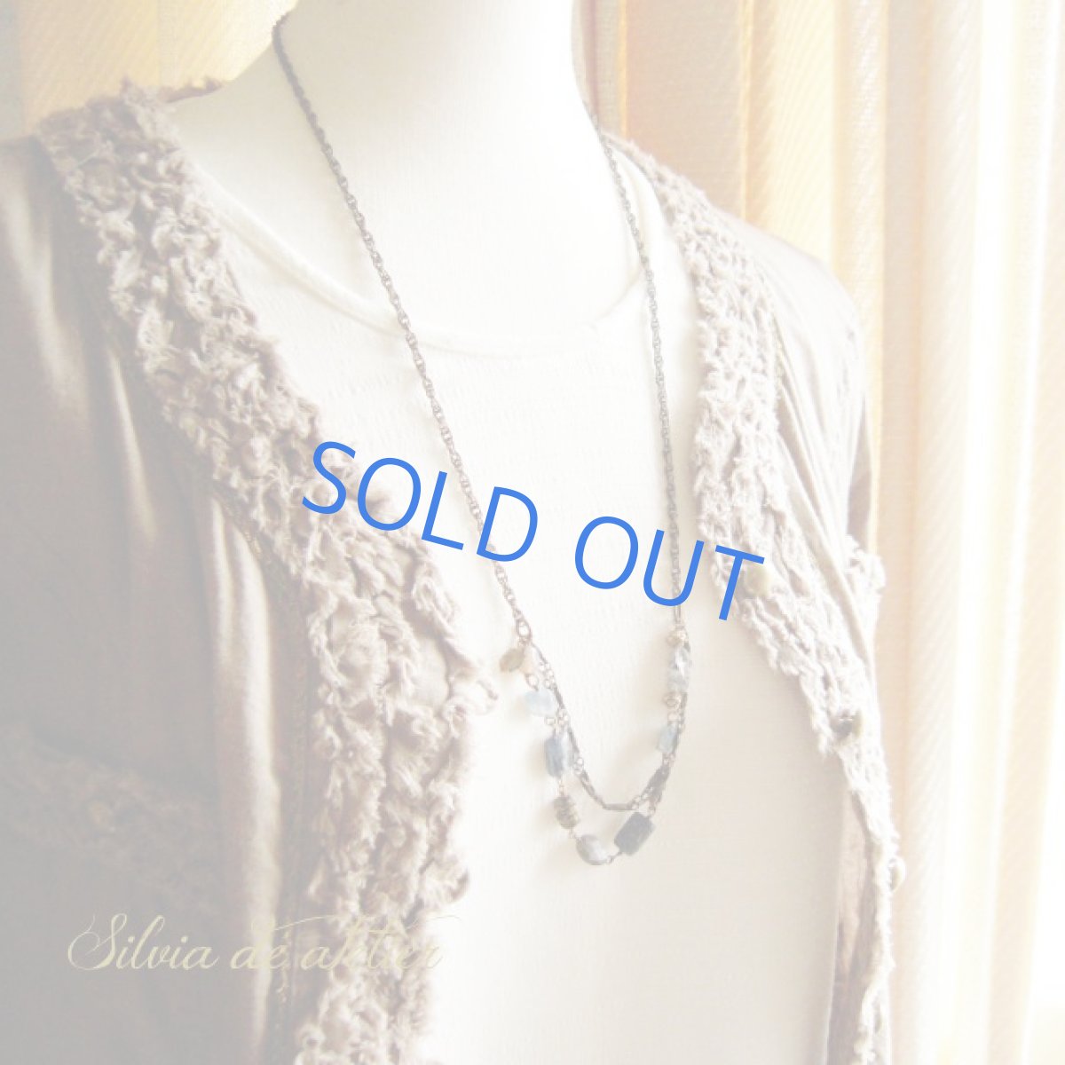 画像3: １点もの　ケニア産カイヤナイト　エスニック風デザイン　アンティークゴールドミディアムネックレス (3)