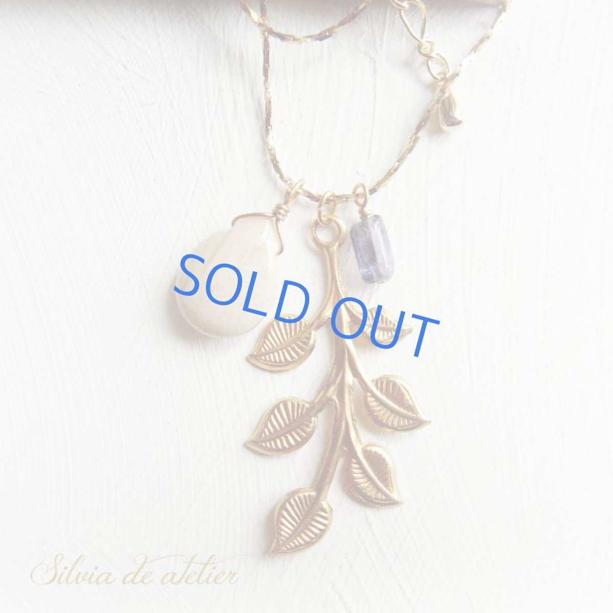 画像2: 限定のみ　リーフチャーム＆リバーストーン＆アイオライト　vintageチェーンロングネックレス (2)