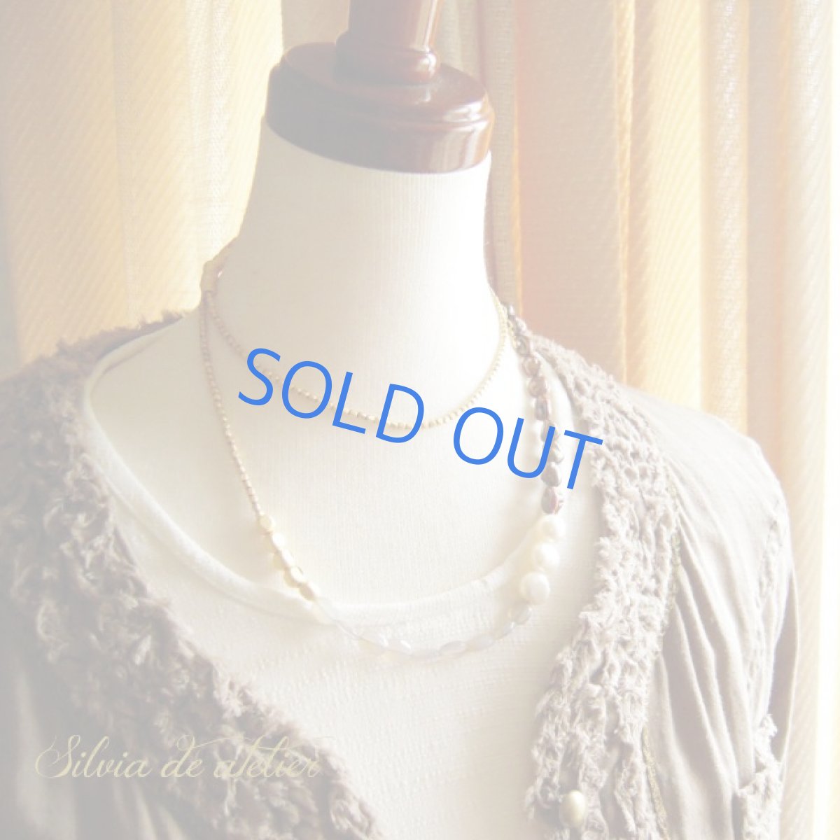 画像3: 1点もの　淡水パール＆グレーオニキス　アシンメトリー　　マットゴールドビーズロングネックレス (3)