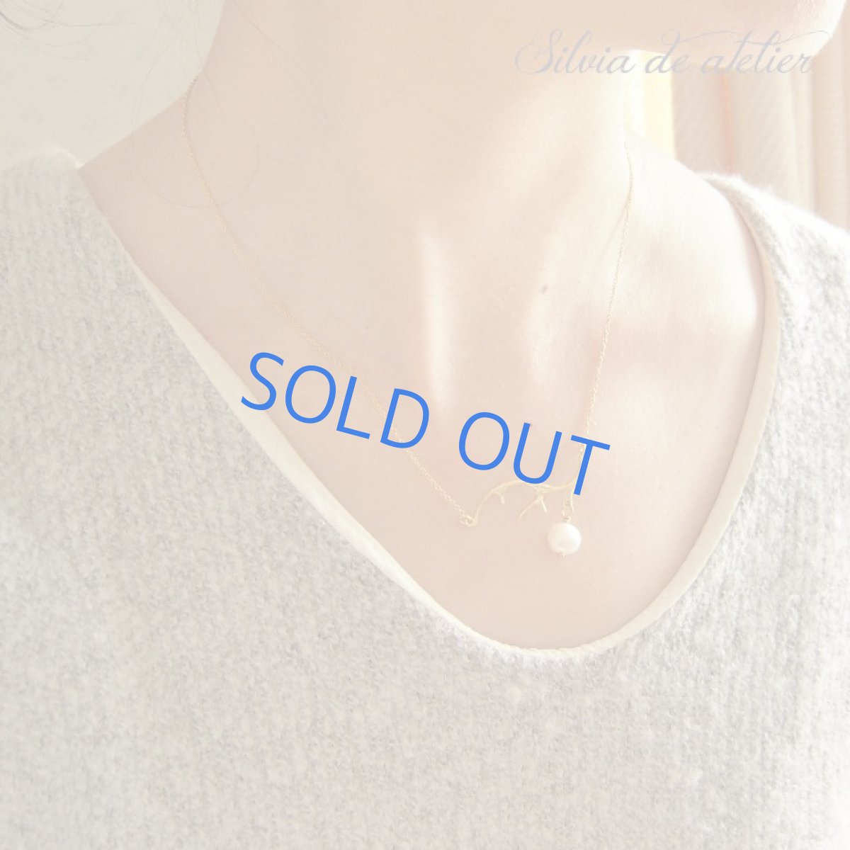 画像4: 残り１　鹿の角　ゴールドチャーム　淡水パール　アシンメトリー　14kgfネックレス (4)