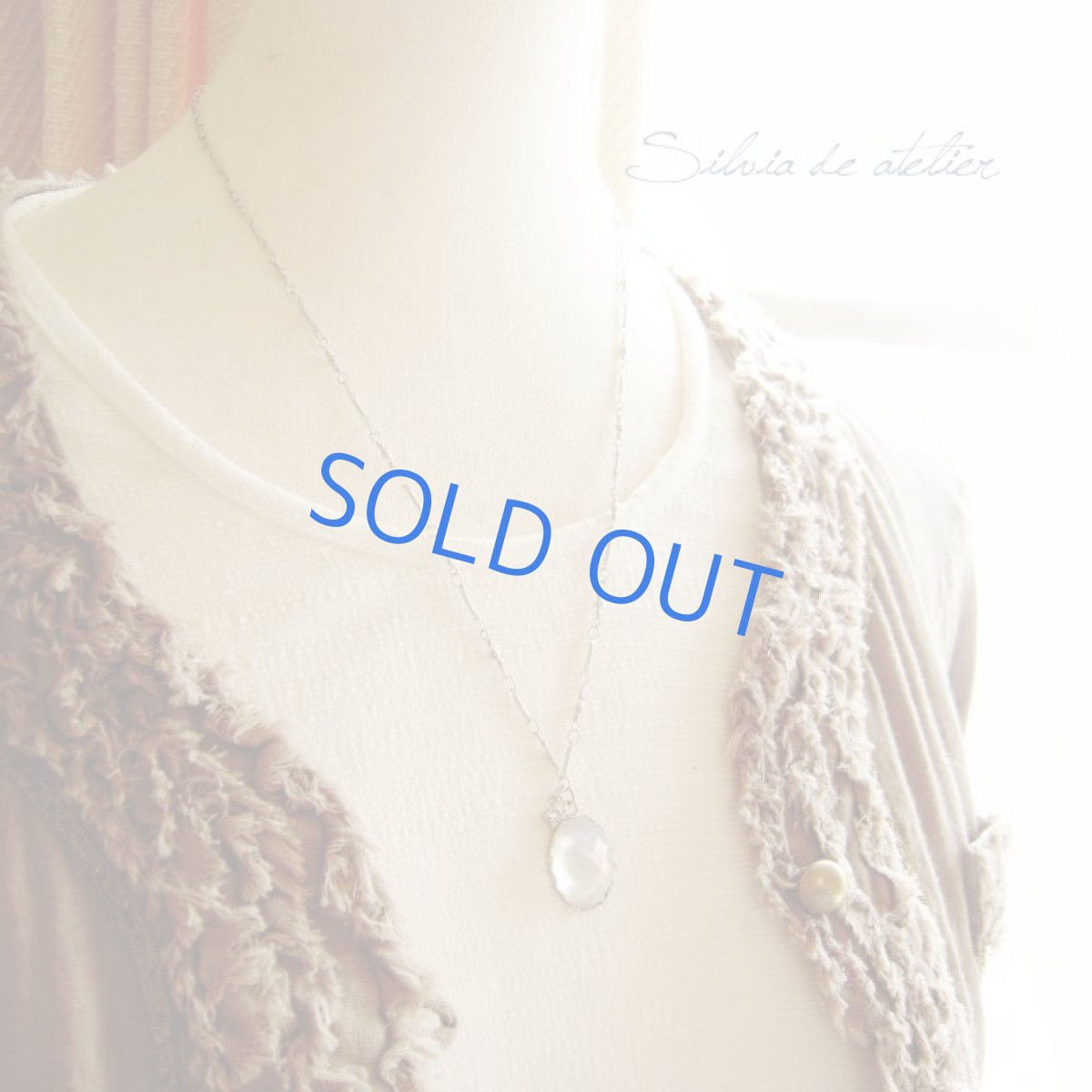 画像3: 1点もの　ホワイトシェル＆ムーンクォーツ　カボションカット　シルバーネックレス (3)