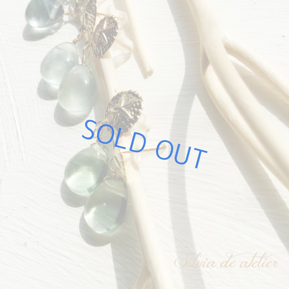 画像2: グリーンフローライト ペアシェイプ 一粒 ドロップ サンドダラー14kgfピアス (2)