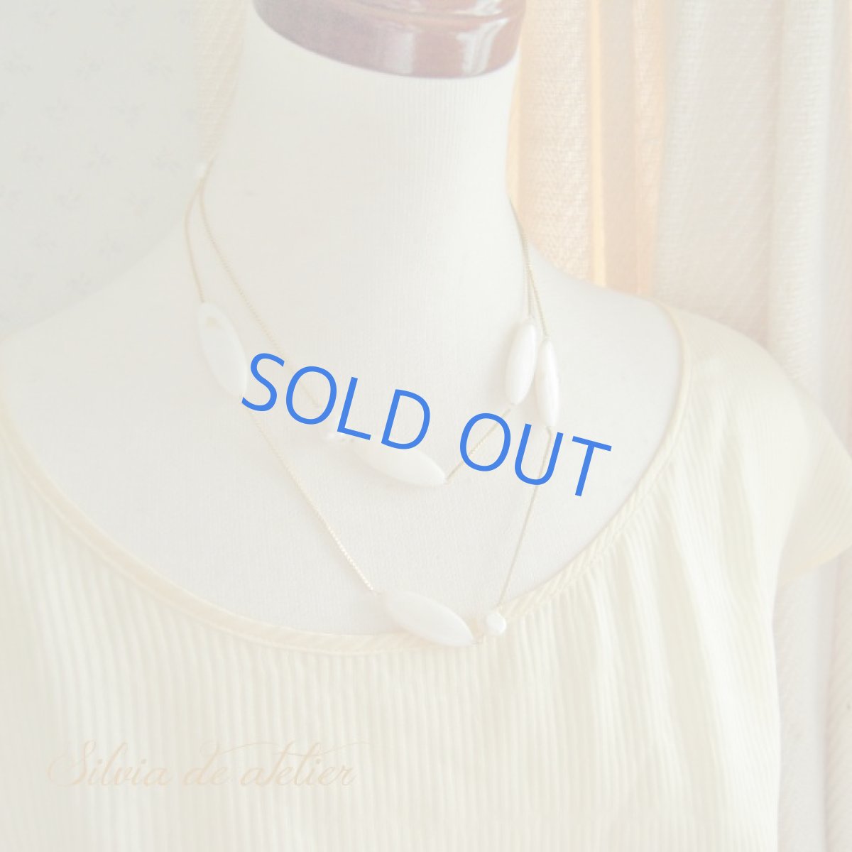 画像2: 1点もの　ホワイトマーキスシェル　&　淡水パール　ステーションロングネックレス (2)