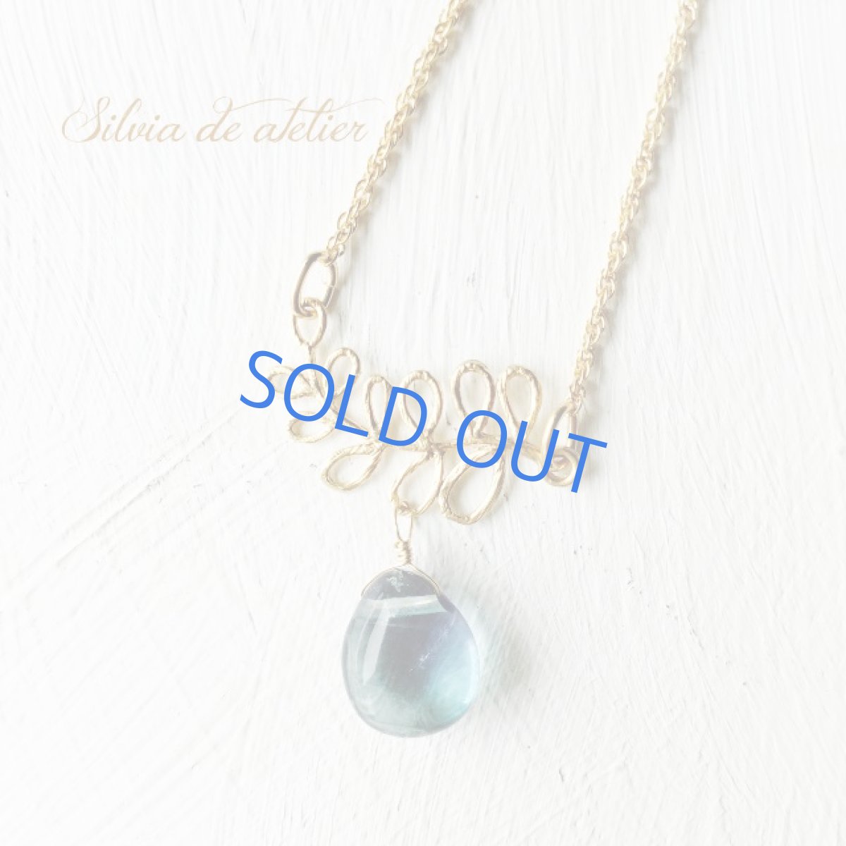 画像2: カラーフローライト　リーフチャーム　ゴールド　ミディアムネックレス (2)