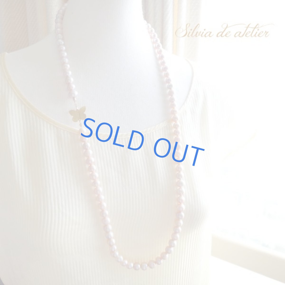 画像4: ＜訳あり・２本のみ＞バタフライ真鍮製チャーム付き　ライトピンク〜ラベンダー　グラデーション　大粒淡水パールロングネックレス (4)