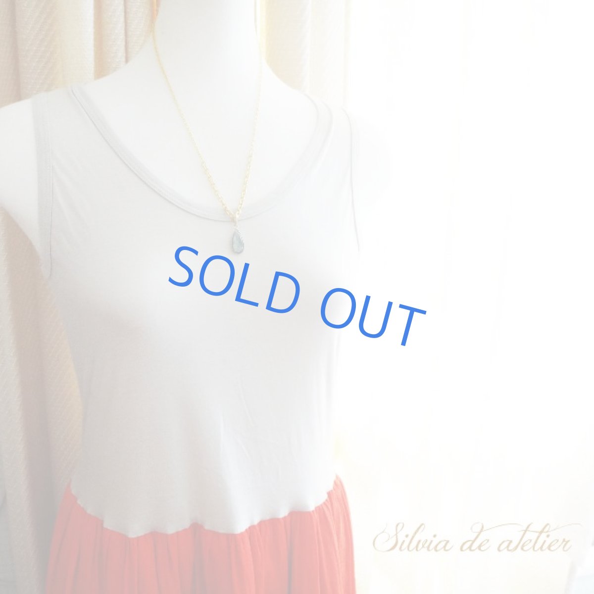 画像8: 1点もの　大粒ラブラドライト　細長フレーム　ゴールドロングチェーンネックレス (8)