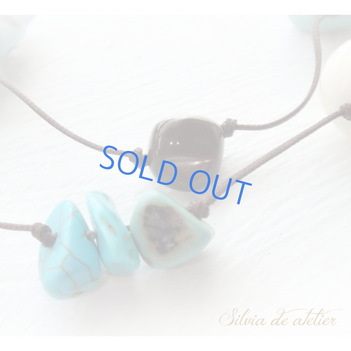 画像2: １点もの　ドイツ製アクリル　天然ターコイズ　ブラウンビーズコード　エアリー　ロングネックレス (2)