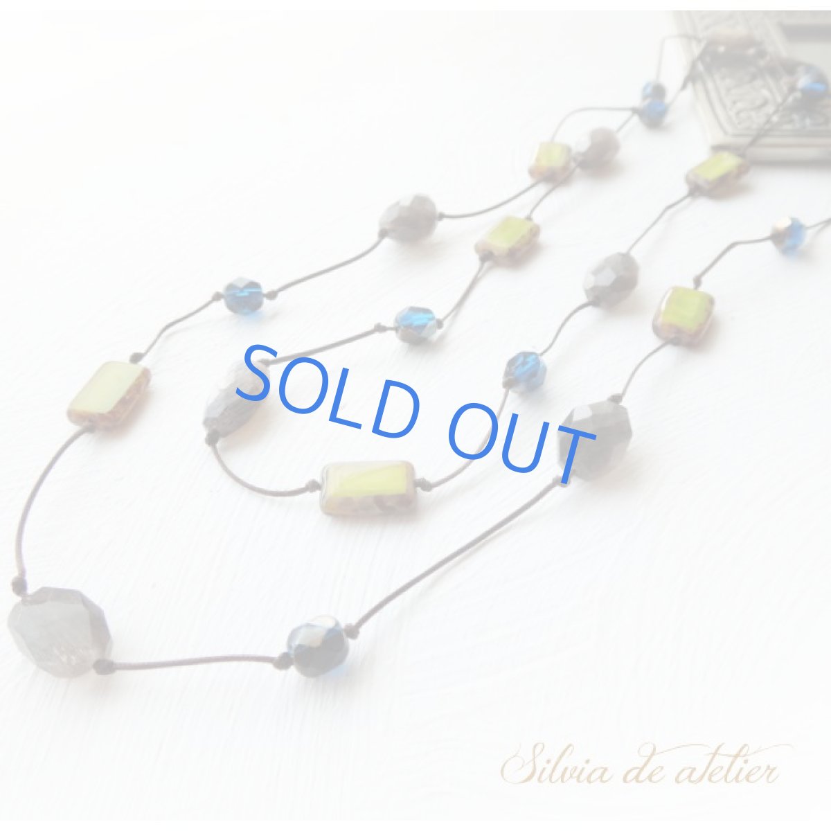 画像2: １点もの　イエローチェコガラス　グレームーンストーン　ブラウンビーズコード　エアリー　ロングネックレス (2)